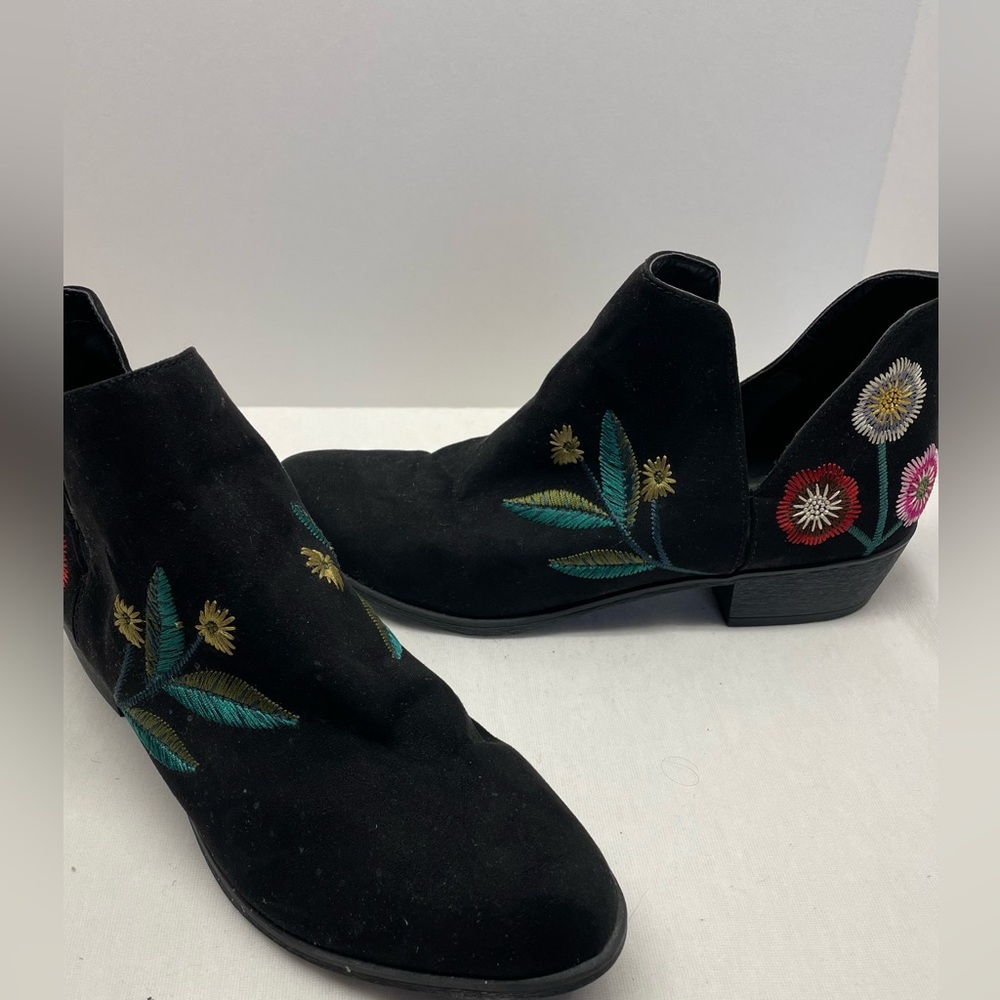 indigo rd. Black Suede Embroidered Booties Size 10M